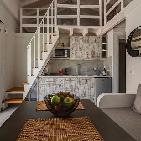 Molos Beachfront Apartments In 디아코프토 외부 사진