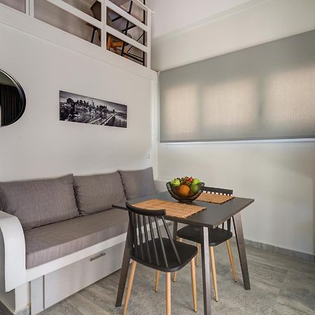 Molos Beachfront Apartments In 디아코프토 외부 사진