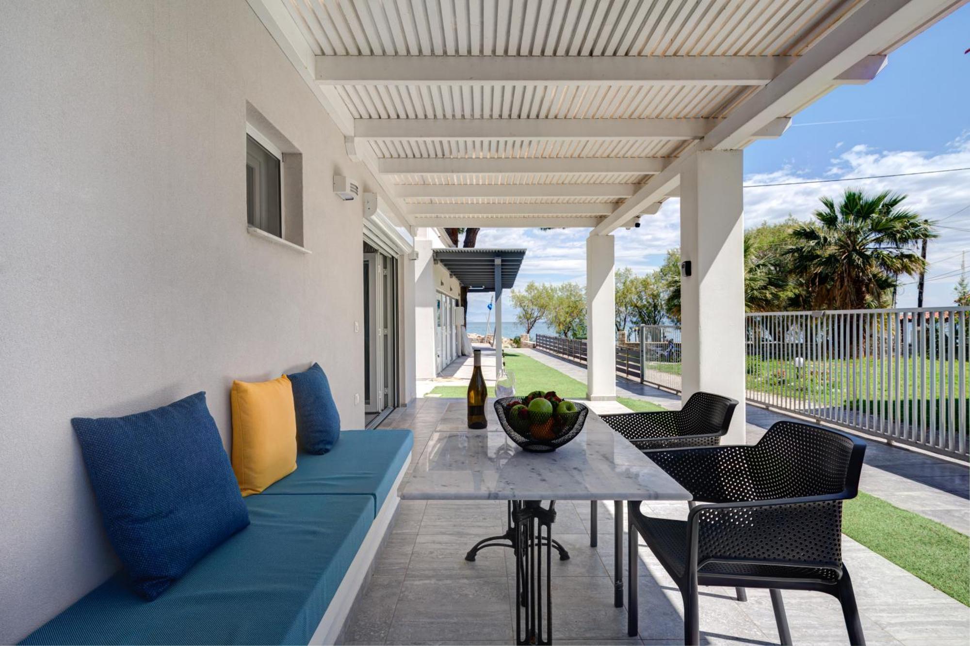 Molos Beachfront Apartments In 디아코프토 외부 사진