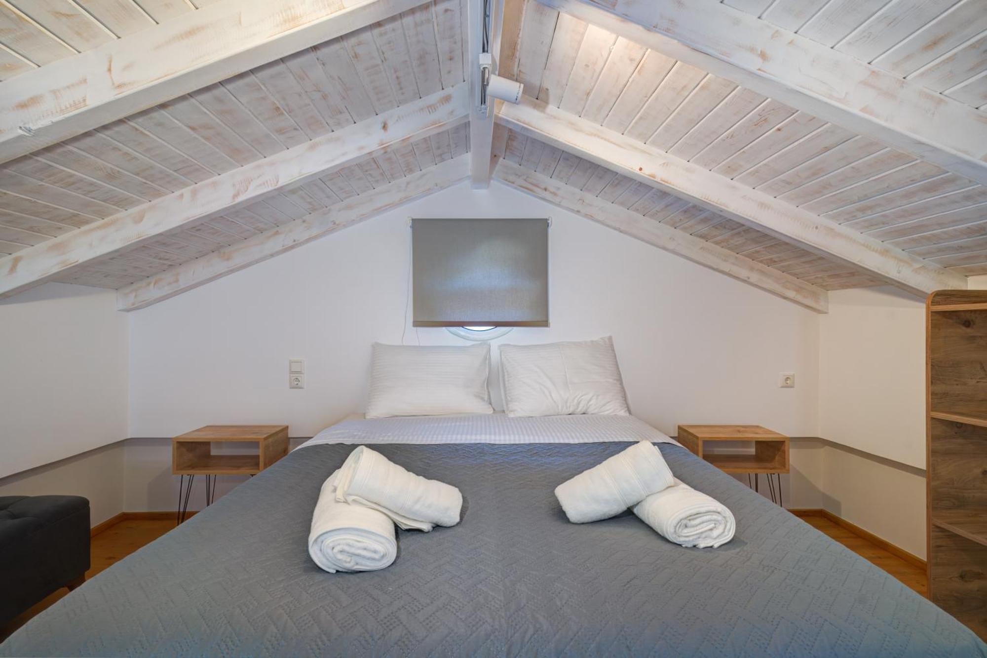 Molos Beachfront Apartments In 디아코프토 외부 사진
