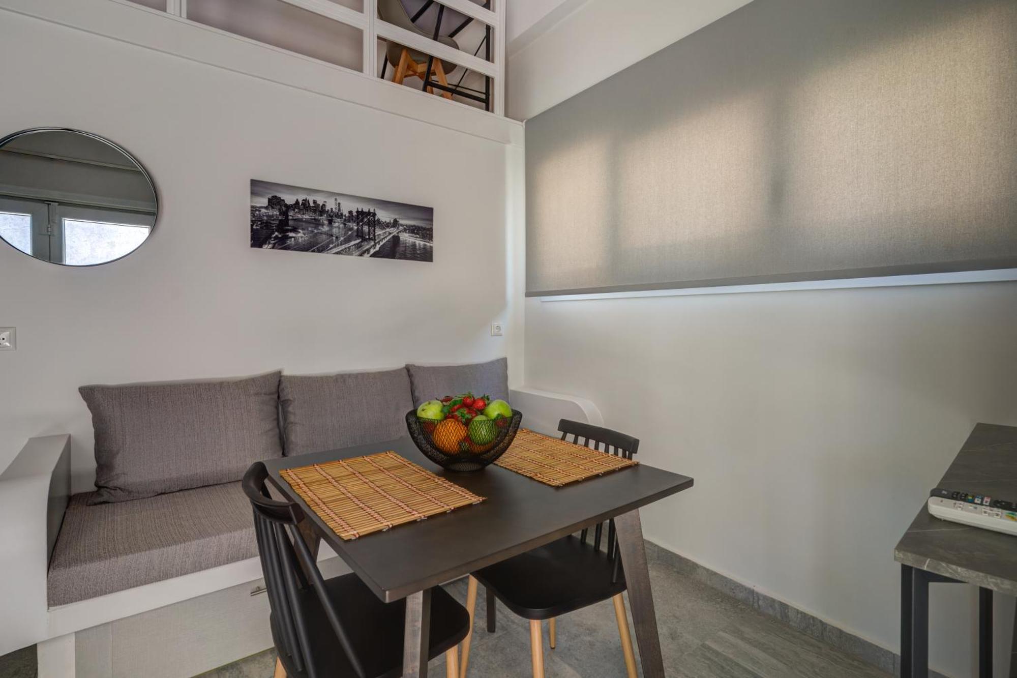 Molos Beachfront Apartments In 디아코프토 외부 사진
