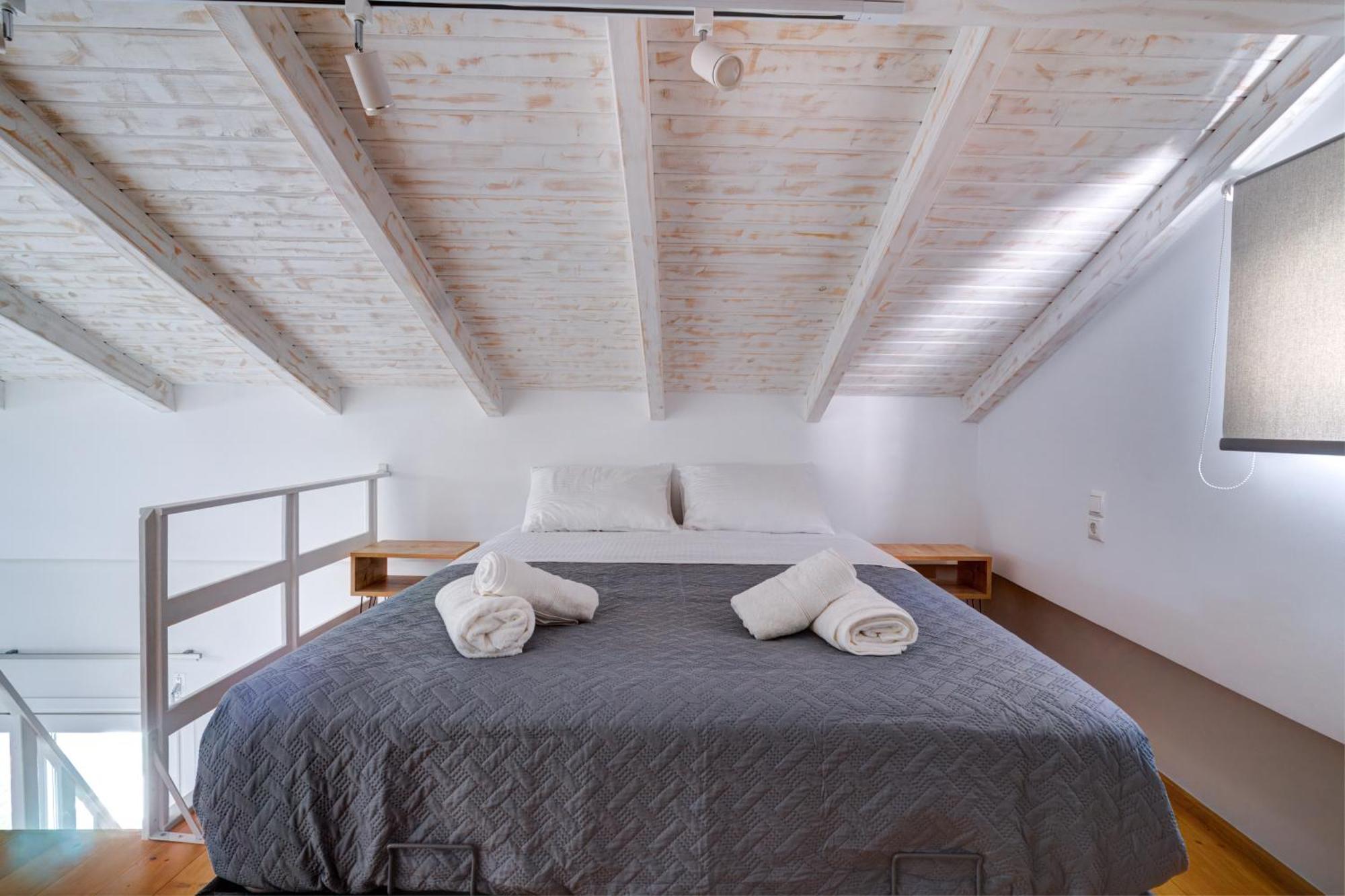 Molos Beachfront Apartments In 디아코프토 외부 사진