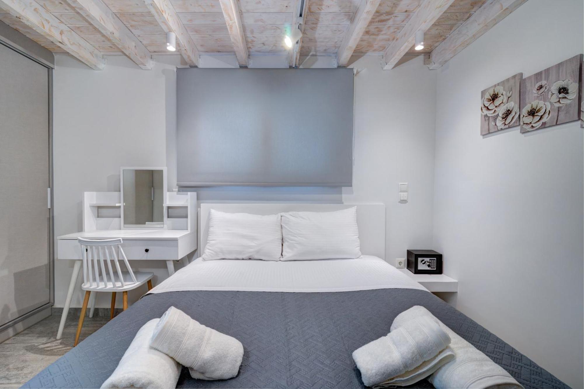 Molos Beachfront Apartments In 디아코프토 외부 사진