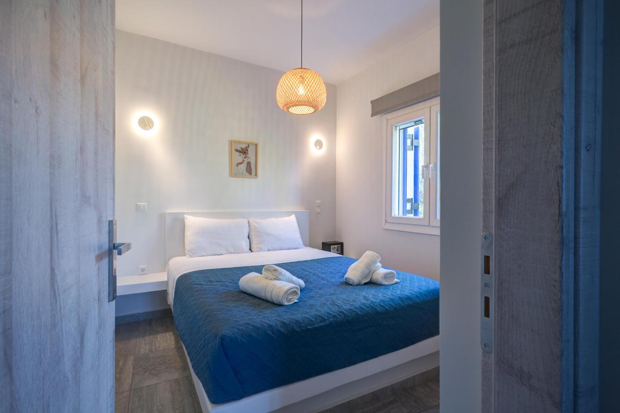 Molos Beachfront Apartments In 디아코프토 외부 사진