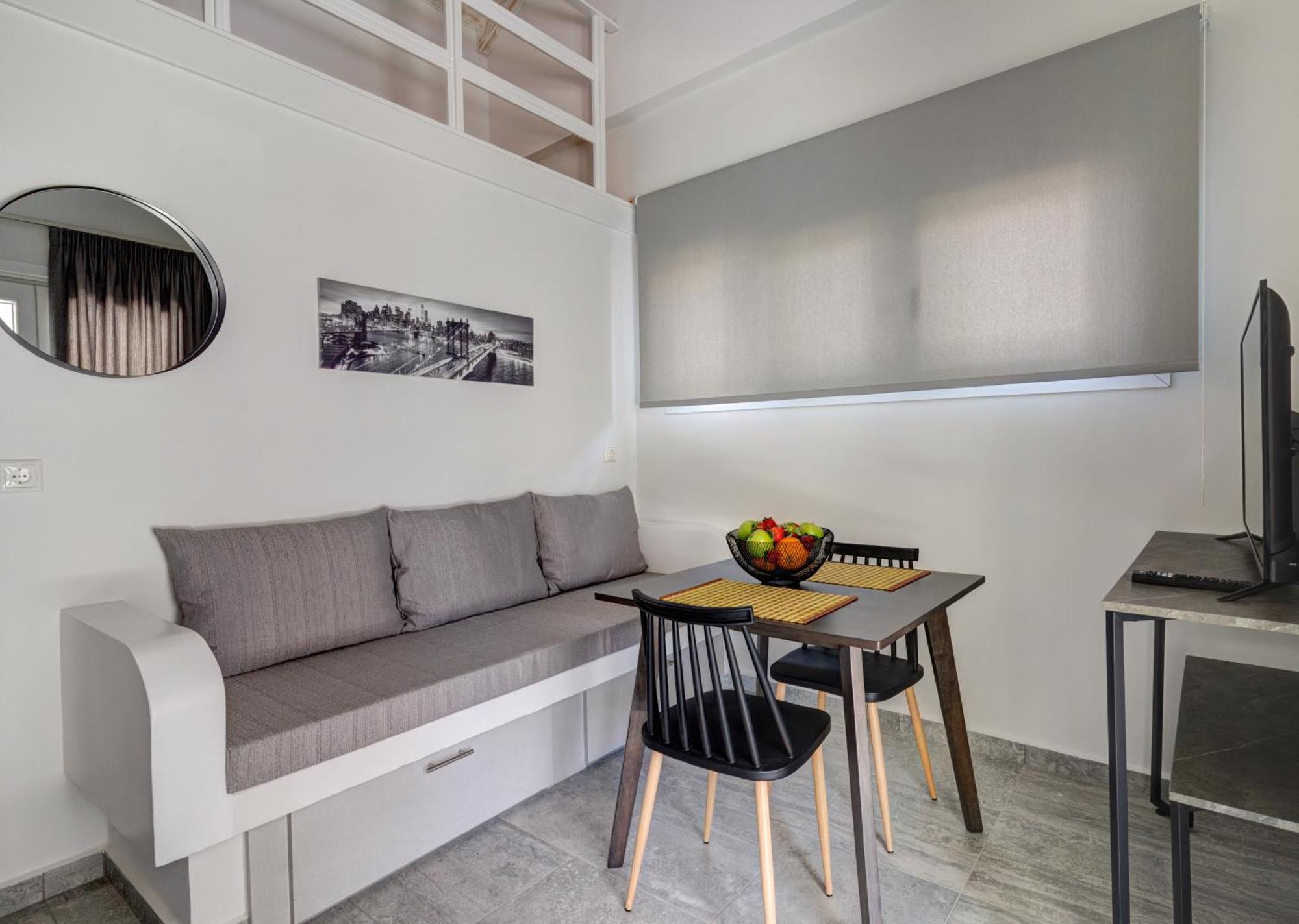Molos Beachfront Apartments In 디아코프토 외부 사진