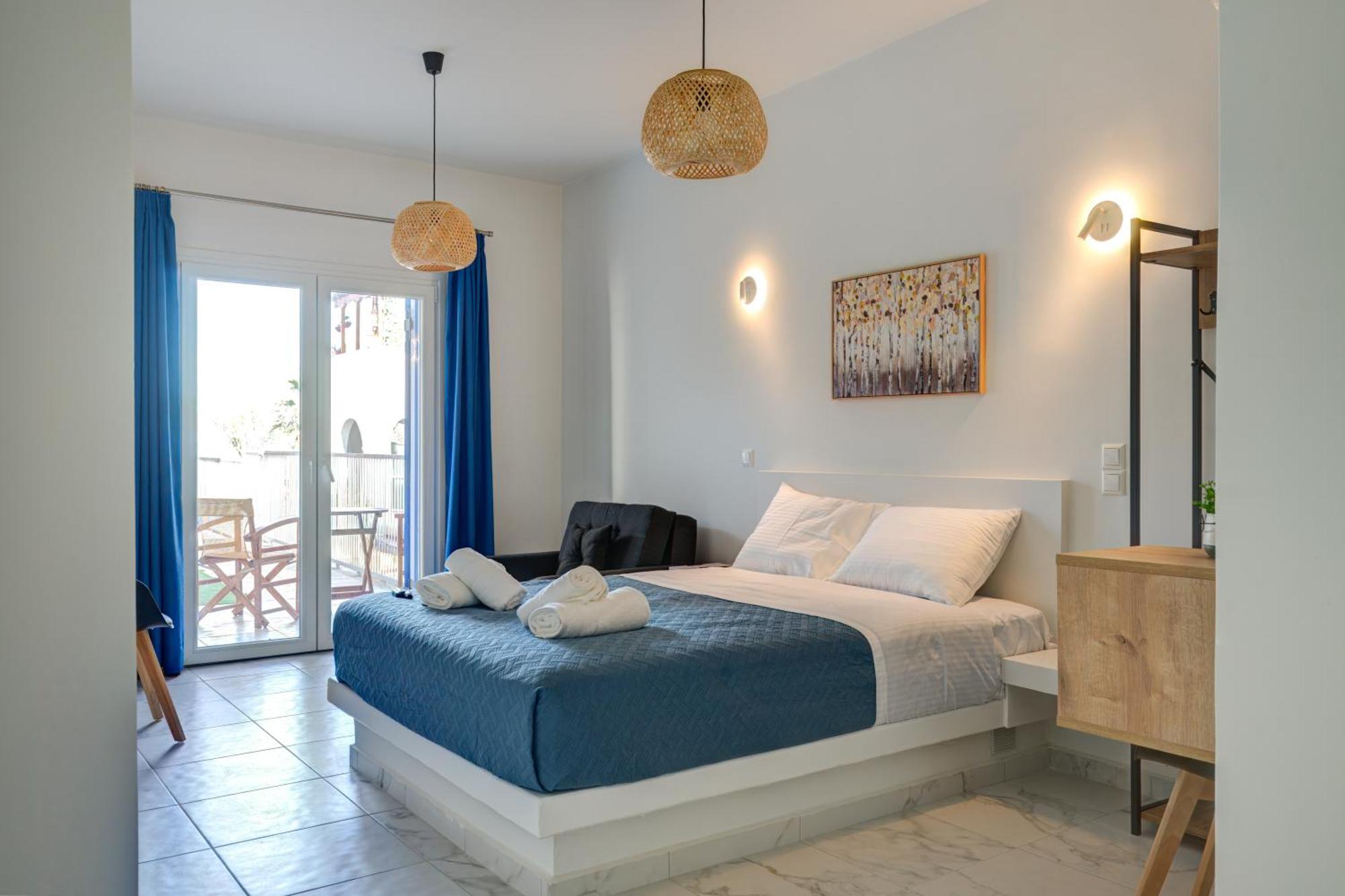 Molos Beachfront Apartments In 디아코프토 외부 사진