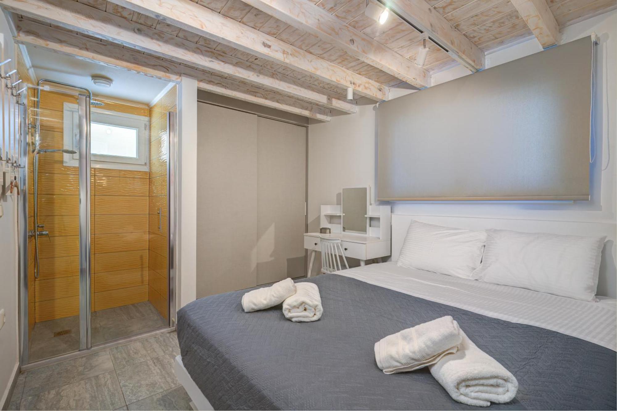 Molos Beachfront Apartments In 디아코프토 외부 사진