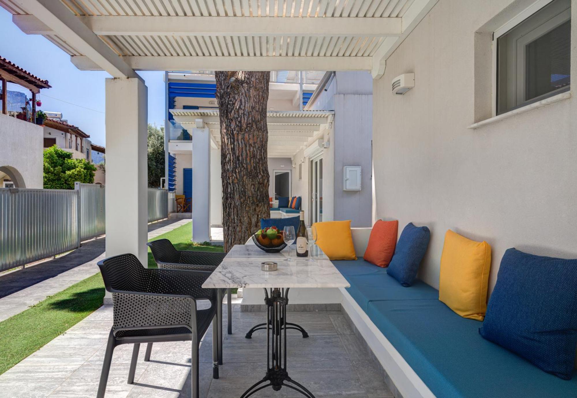 Molos Beachfront Apartments In 디아코프토 외부 사진