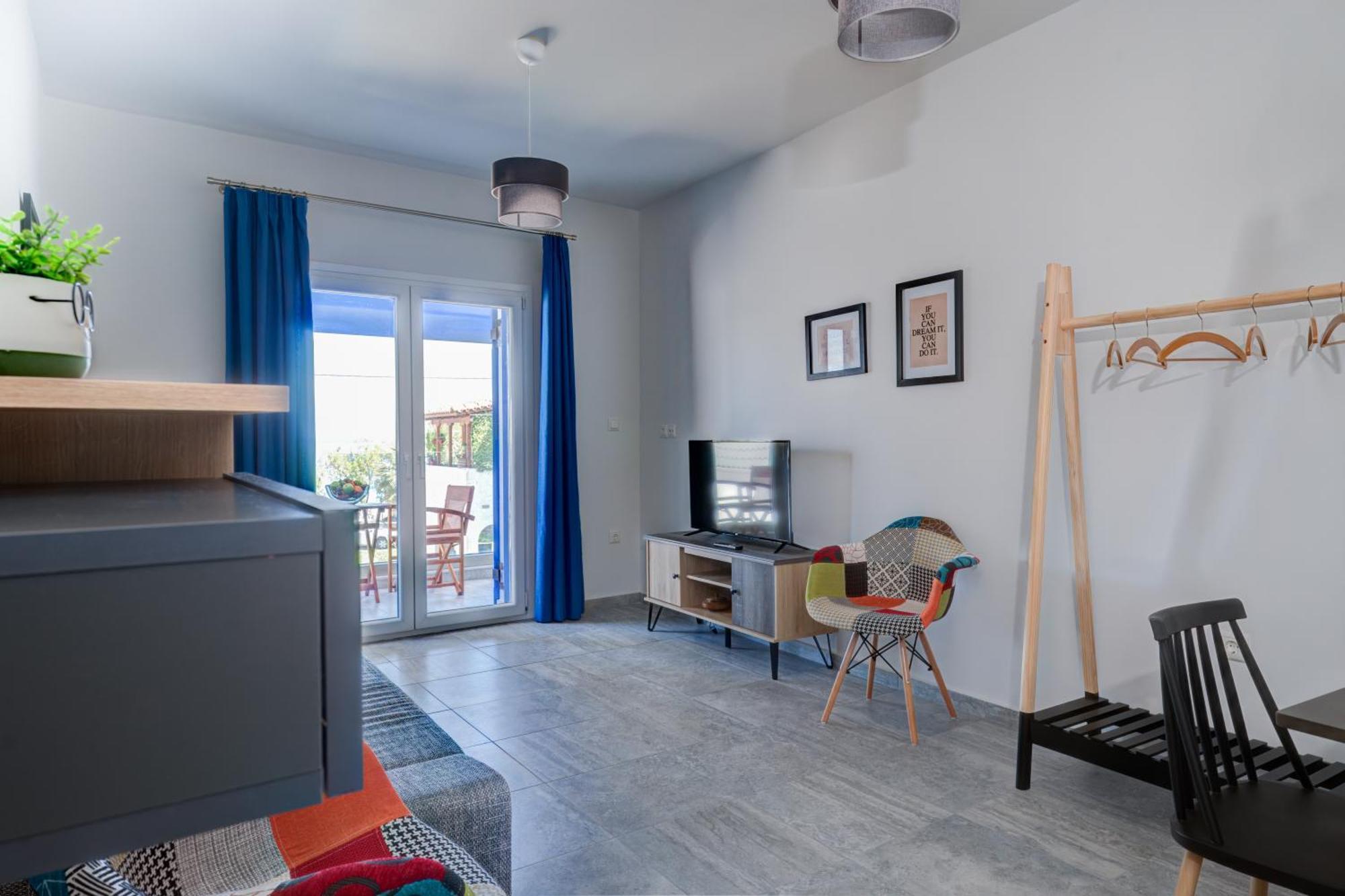 Molos Beachfront Apartments In 디아코프토 외부 사진