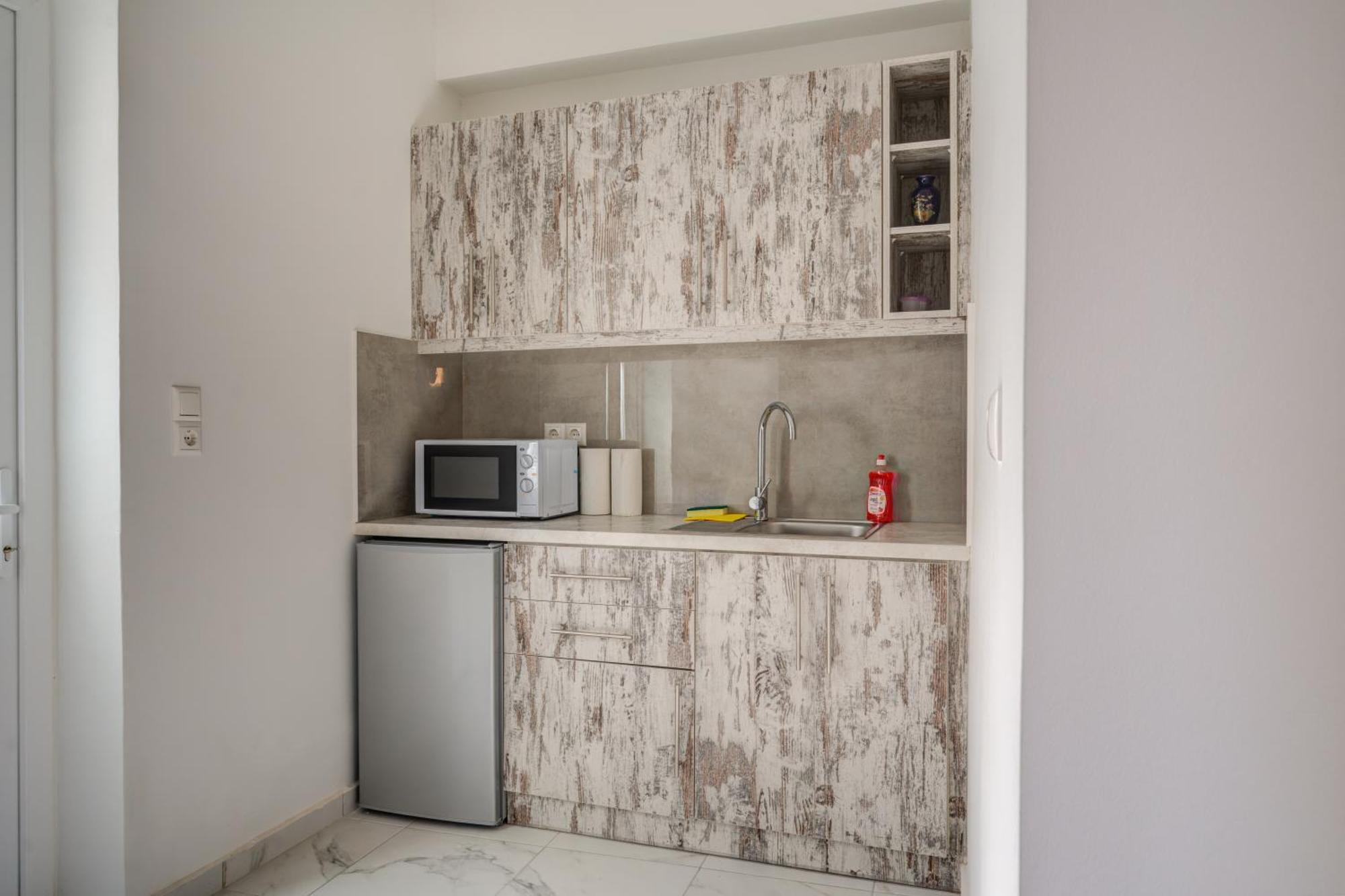 Molos Beachfront Apartments In 디아코프토 외부 사진