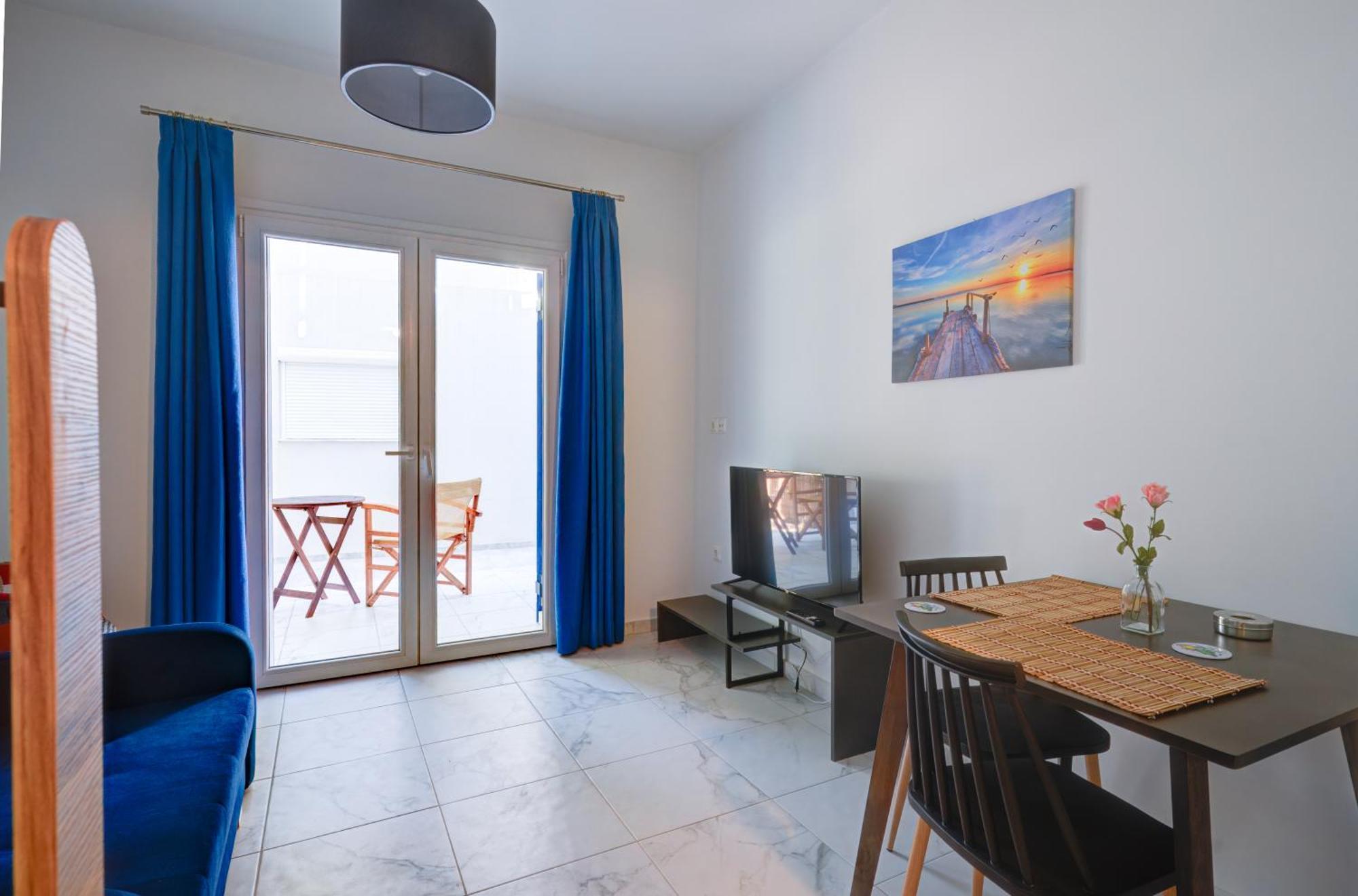 Molos Beachfront Apartments In 디아코프토 객실 사진